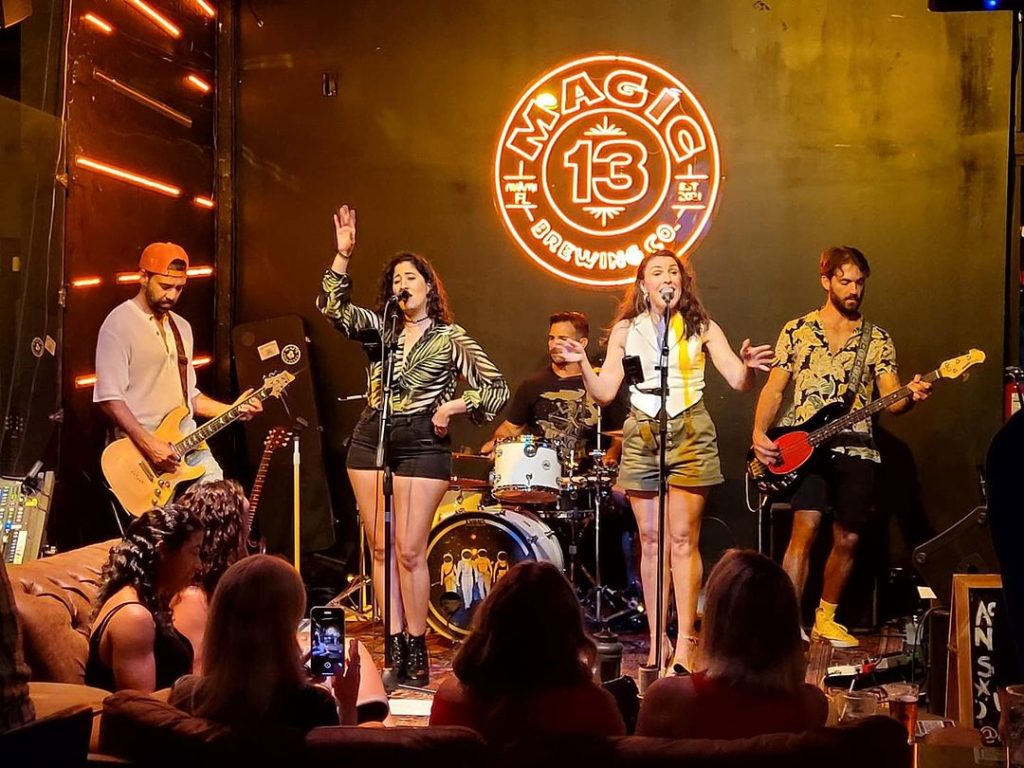 Cervecería con karaoke y juegos en Miami